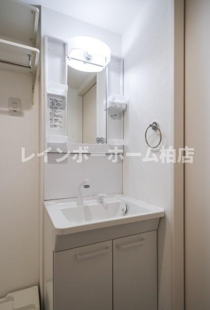 デザイナーズ1K＋WIC・都市ガス・設備充実で快適新生活の洗面所|明るい洗面所です