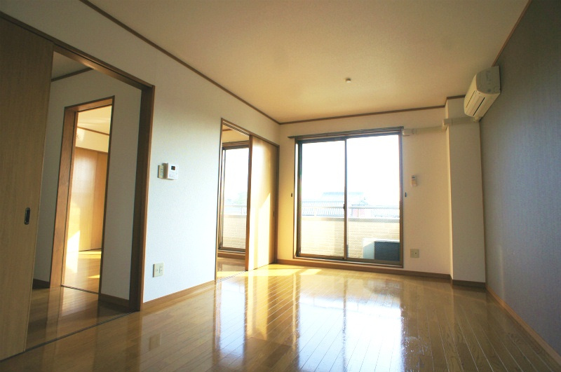 ソレイユ諏訪野の居間・リビング|居間です