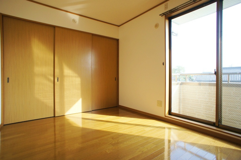 ソレイユ諏訪野の洋室