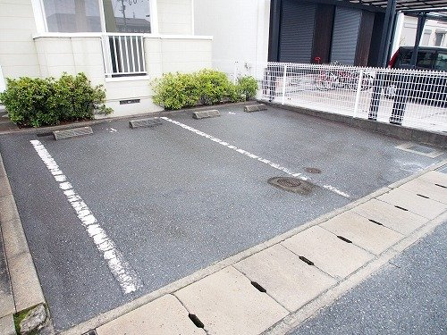 クレストール上野田　Ｂの駐車場