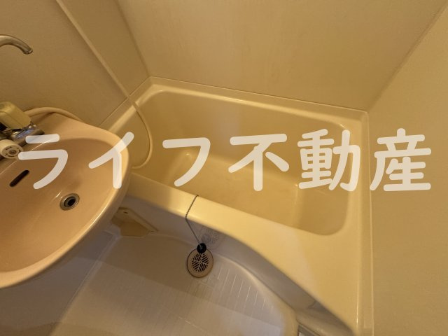 メゾンドファミールの浴室|ゆったり過ごせるお風呂です