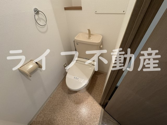 メゾンドファミールのトイレ|落ち着いた色調のトイレです