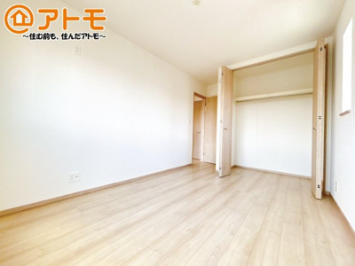 【子供部屋】 | 駿東郡清水町伏見409番　新築一戸建て　D号棟 | 広々使える収納付きの洋室です♪