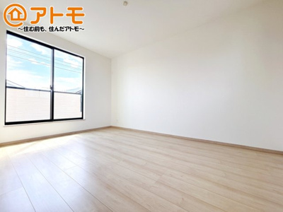 【子供部屋】 | 駿東郡清水町伏見409番　新築一戸建て　D号棟 | 収納豊富な洋室は使い勝手良好です！