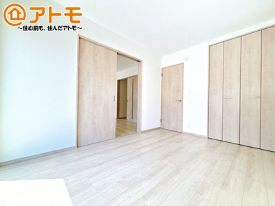 【子供部屋】 | 駿東郡清水町伏見409番　新築一戸建て　D号棟 | 広々使える収納付きの洋室です♪