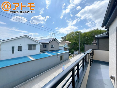 【バルコニー】 | 駿東郡清水町伏見409番　新築一戸建て　D号棟 | ゆったりスペースで、駐車も楽ちん♪