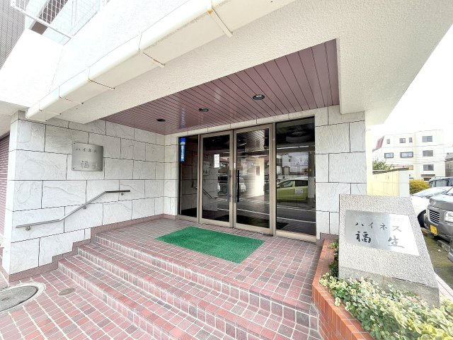 ハイネス福生のエントランス