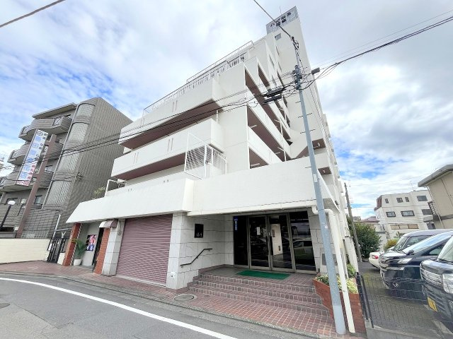 ハイネス福生の外観