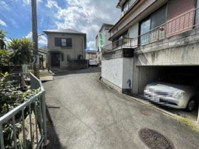 【前面道路含む現地写真】 | 枚方市岡山手町　古家付土地