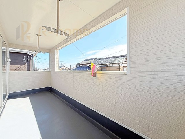 常総市新石下第8　新築戸建て　1号棟のバルコニー|急な雨でも安心のインナーバルコニー♪忙しいご夫婦も大満足♪