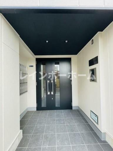 プリズム14番館のエントランス