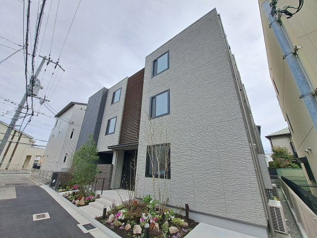 Ｆａｍｉｌｉａｒ　Ｏｇｏの外観