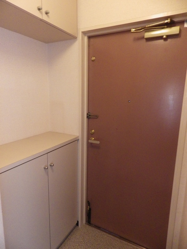 アベニューKNの玄関