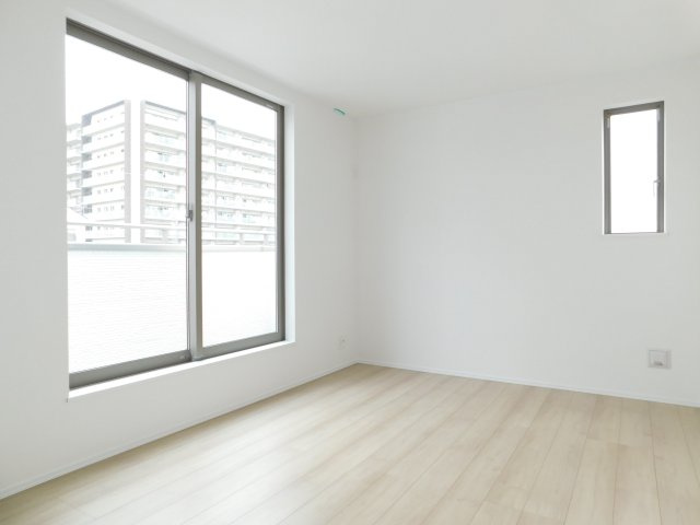 名古屋市西区笠取町１丁目の新築一戸建の洋室|◇３階洋室◇　　２面採光で明るい洋室約６．０帖　全居室収納完備♪　バルコニー付き！