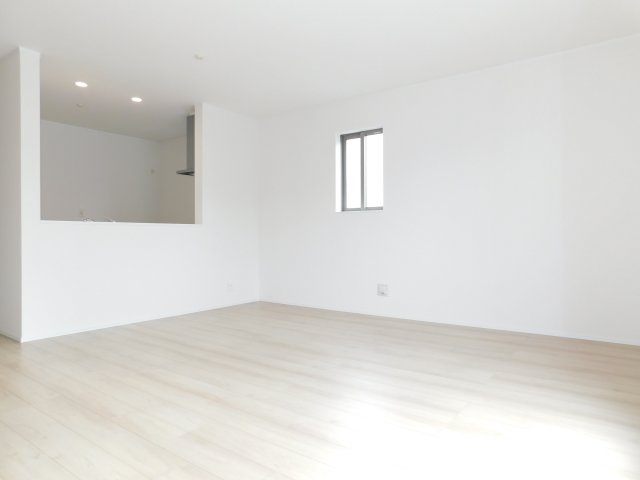 名古屋市西区笠取町１丁目の新築一戸建の居間・リビング|◇リビング◇　　南面を含む２面採光で明るいリビング約１５．７５帖　リビングが見渡せる対面キッチン♪