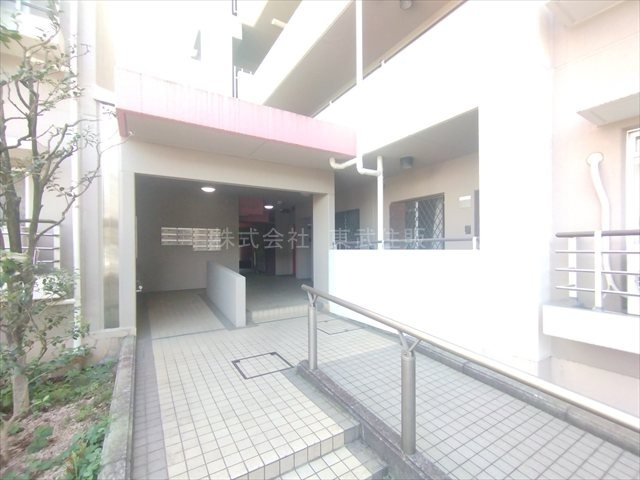 【エントランス】 | シャレール新座 | 清潔なエントランスです