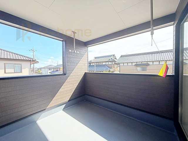 常総市新石下第8　新築戸建て　2号棟のバルコニー|急な雨でも安心のインナーバルコニー♪忙しいご夫婦も大満足♪