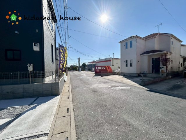 伊奈町中央　新築戸建　グラファーレ01の前面道路含む現地写真