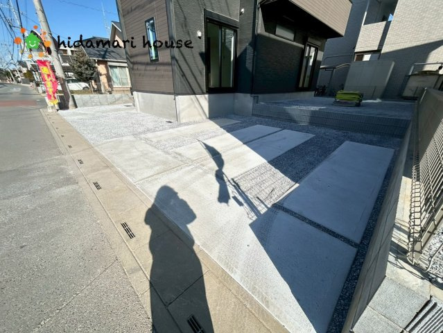 伊奈町中央　新築戸建　グラファーレ01の駐車場