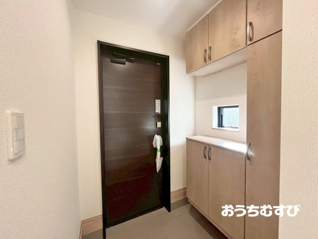 守山区川西2丁目 （全3棟）の玄関