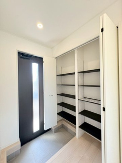 【玄関】 | 比企郡川島町伊草　新築分譲　東武東上線『川越駅』バス21分　【伊草小学区】