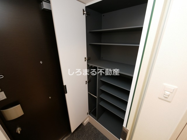 プレサンス堺筋本町駅前シェルの収納