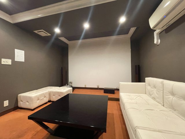 当社スタッフが住んでいるからこそ分かるコトがある！【レーベンリヴァーレ横濱鶴ヶ峰ヒルズ】リフォームのその他共用部分|今はネットが主流でもあるのですが、モバイル使ってカラオケもありだと。