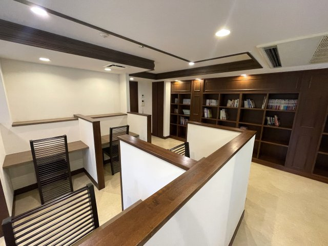 当社スタッフが住んでいるからこそ分かるコトがある！【レーベンリヴァーレ横濱鶴ヶ峰ヒルズ】リフォームのその他共用部分|部屋では落ち着かない方は、コチラで作業をどうぞ。