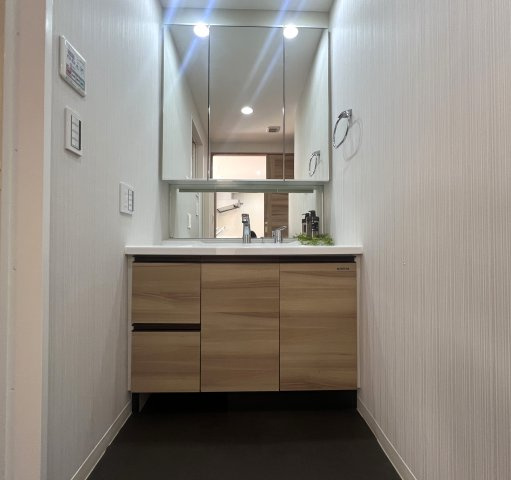 当社スタッフが住んでいるからこそ分かるコトがある！【レーベンリヴァーレ横濱鶴ヶ峰ヒルズ】リフォームの独立洗面台