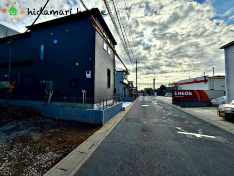 伊奈町中央　新築戸建　グラファーレ02の前面道路含む現地写真