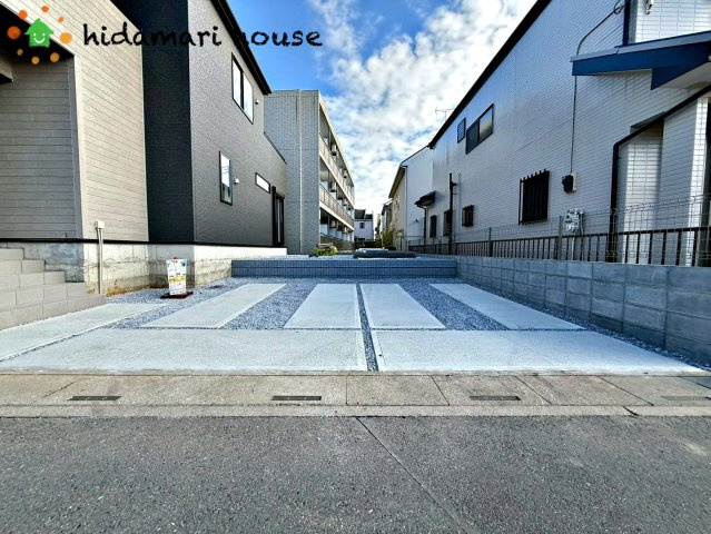 伊奈町中央　新築戸建　グラファーレ02の駐車場