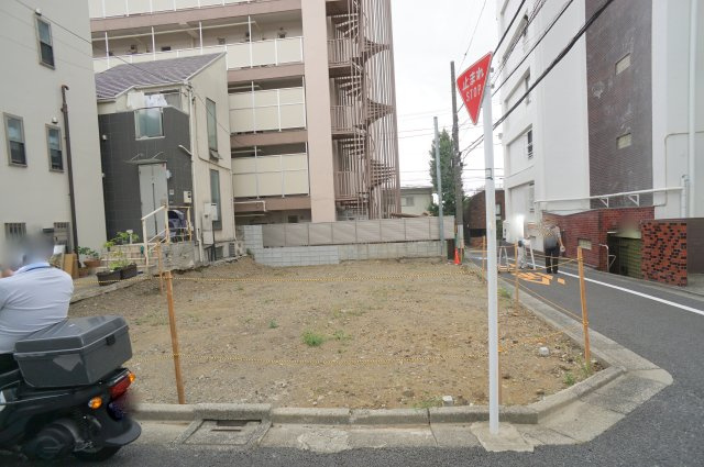 上目黒５　土地の外観|☆建築条件なし・お好きなハウスメーカーで建築可能
☆周囲には総合病院や広大な公園あり
☆建築参考プランございます！