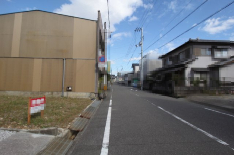 三園町　建築条件なし　売土地　の前面道路含む現地写真