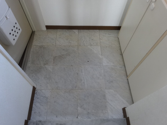 朝日プラザ野里北野町の玄関