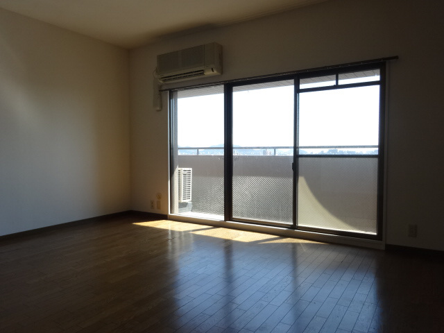 朝日プラザ野里北野町の居間・リビング