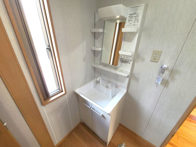 茂原市下永吉の一戸建ての独立洗面台