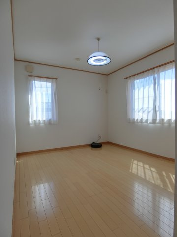 富益町中古住宅の洋室