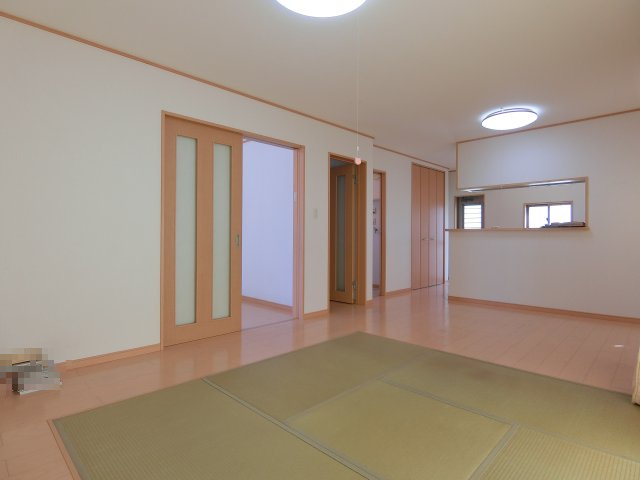 富益町中古住宅の居間・リビング