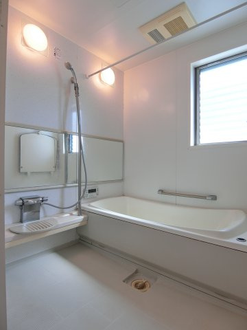富益町中古住宅の浴室