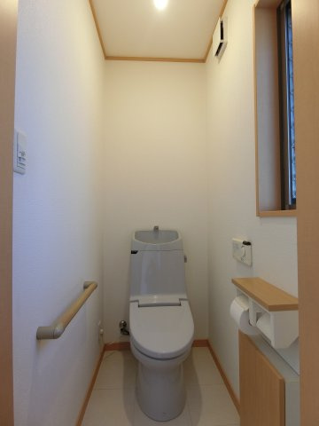 富益町中古住宅のトイレ