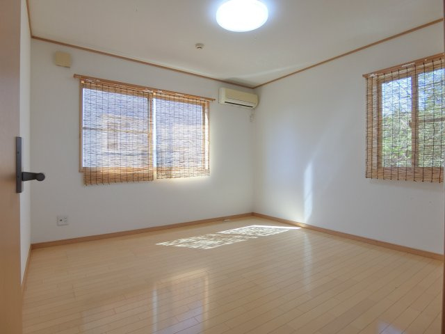 富益町中古住宅の洋室