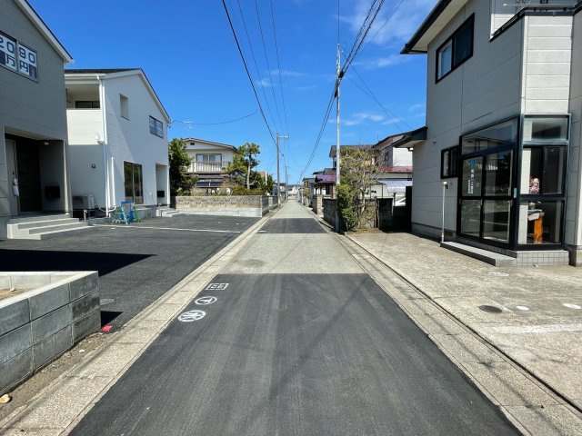 【新築戸建て】秋田市仁井田福島第3　2号棟の前面道路含む現地写真