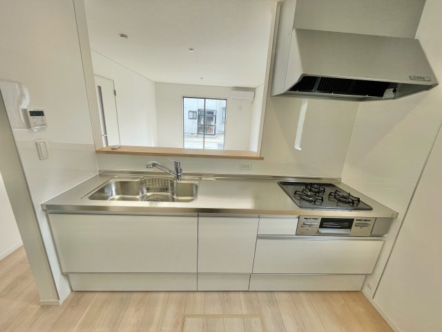 【新築戸建て】秋田市仁井田福島第3　2号棟のキッチン|家族の様子を見ながらお料理できる人気の対面式キッチン♪