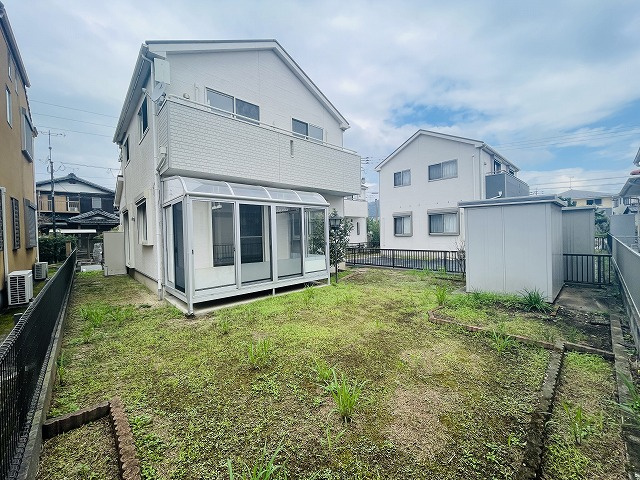 【庭】 | 筑紫野市岡田3丁目　戸建て | 広いお庭があるので、ガーデニングやお子様の遊び場として楽しめます！