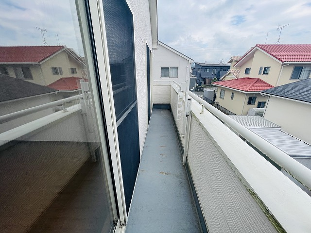 【バルコニー】 | 筑紫野市岡田3丁目　戸建て | 2階にはバルコニーあり