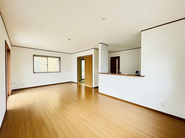 【居間・リビング】 | 筑紫野市岡田3丁目　戸建て