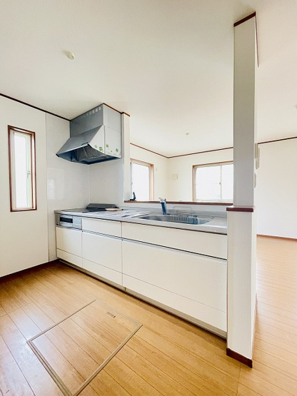 【キッチン】 | 筑紫野市岡田3丁目　戸建て | キッチンスペースが広く、床下収納もあるので収納充実