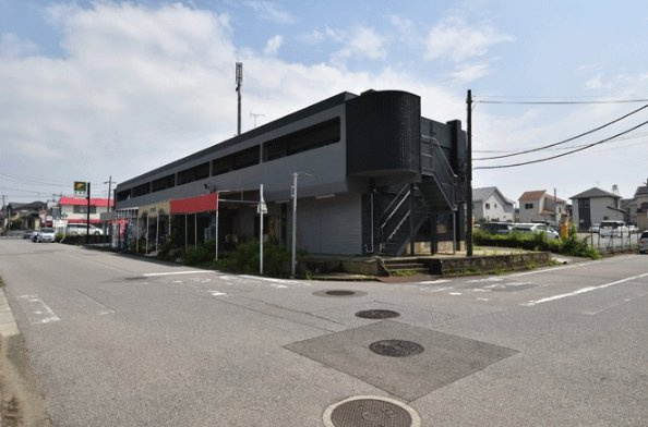 八千代市高津の店付住宅の外観