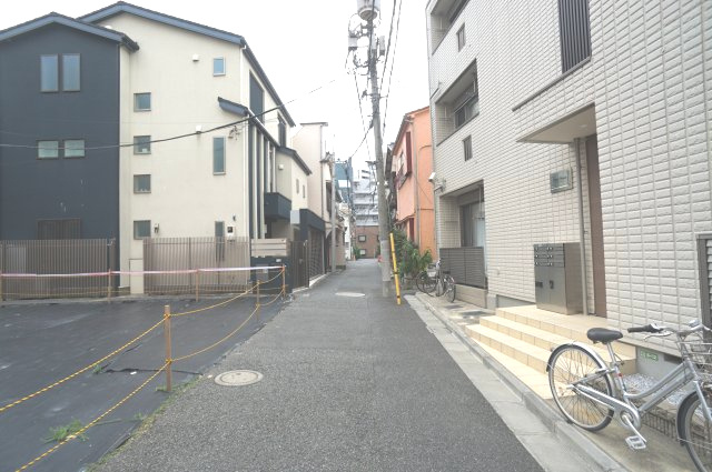 本郷４　土地の前面道路含む現地写真|東側約6.09～6.33ｍ公道
北側約4ｍ私道（本地SB後）