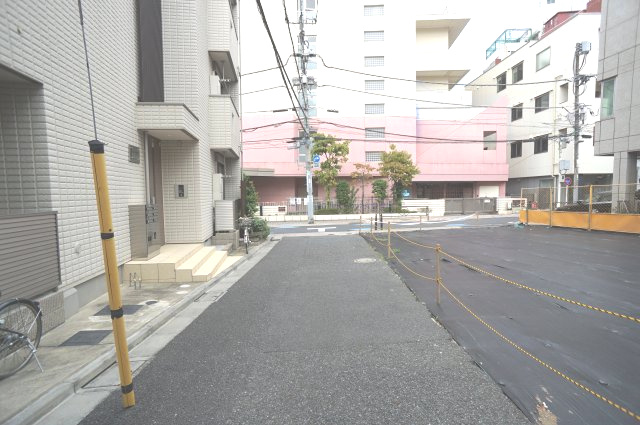 本郷４　土地の前面道路含む現地写真|東側約6.09～6.33ｍ公道
北側約4ｍ私道（本地SB後）